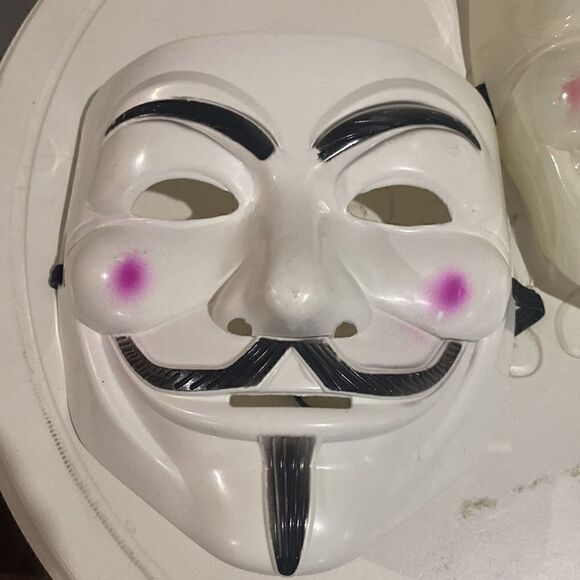 Cosplay Vendetta Masks. Set of 2. Vintage. Sturdy plastic. - Picture 3 of 5